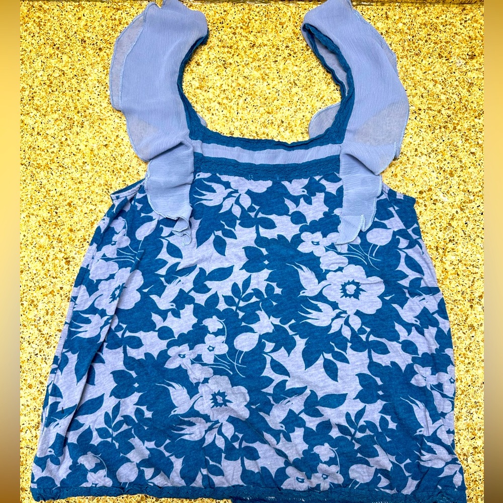 URBAN OUTFITTERS KIMCHI BLUE FLORAL BUTTERFLY SLEEVE TOP